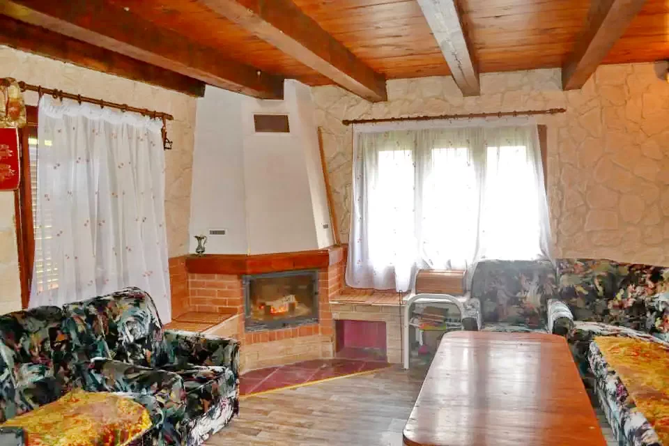 Lorău Cazare | Sat de vacanță (K0131-10) Imaginea poate fi supusă drepturilor de autor. Se recomandă contactarea titularului drepturilor.