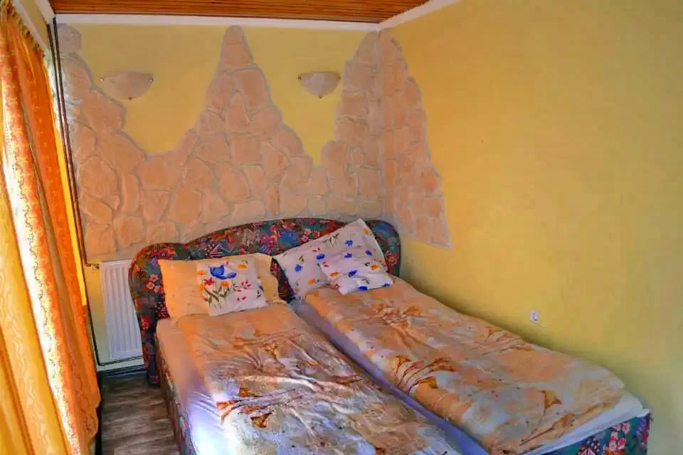 Cazare Bulz - Cabana Lorau | Remetelórév - Lorau Turistaház. Imaginea poate fi supusă drepturilor de autor. Se recomandă contactarea titularului drepturilor.