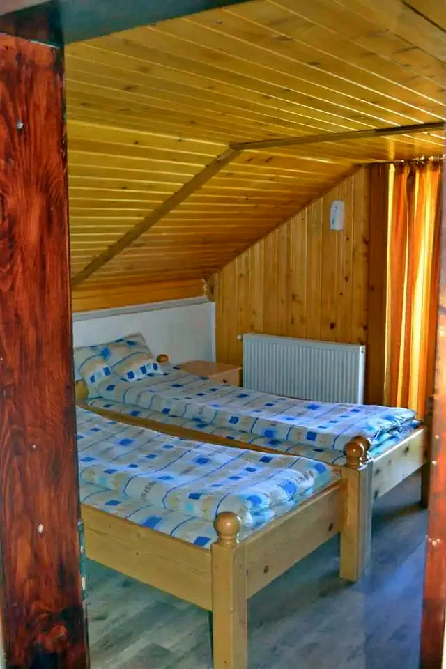 Cazare Bulz - Cabana Lorau | Remetelórév - Lorau Turistaház. Imaginea poate fi supusă drepturilor de autor. Se recomandă contactarea titularului drepturilor.