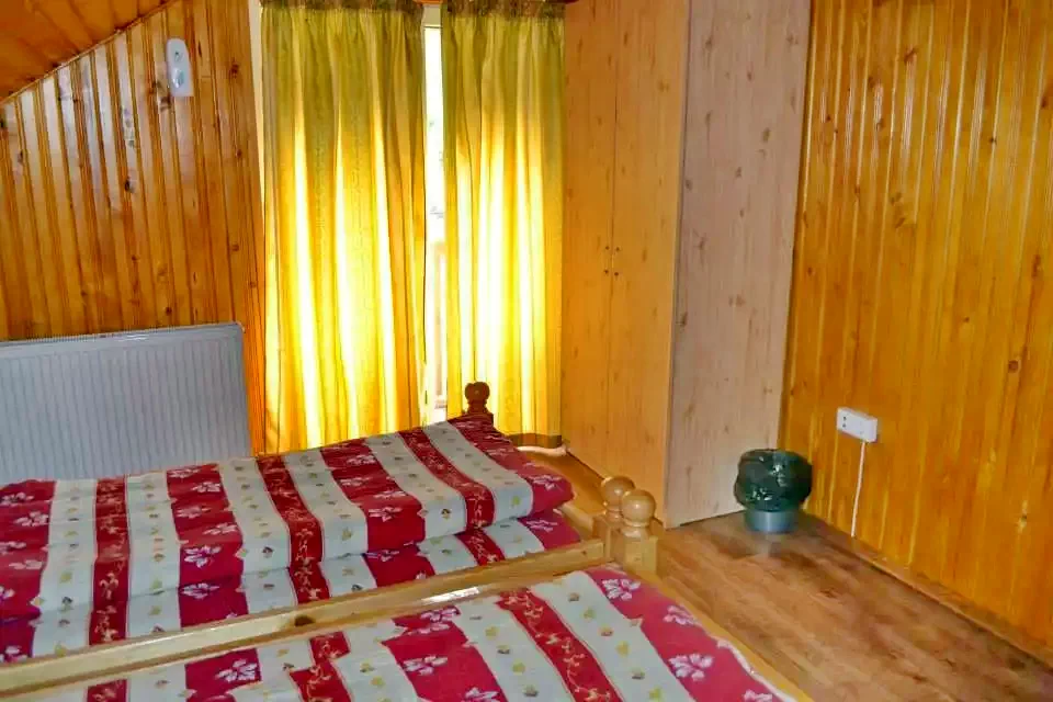 Cazare Bulz - Cabana Lorau | Remetelórév - Lorau Turistaház. Imaginea poate fi supusă drepturilor de autor. Se recomandă contactarea titularului drepturilor.