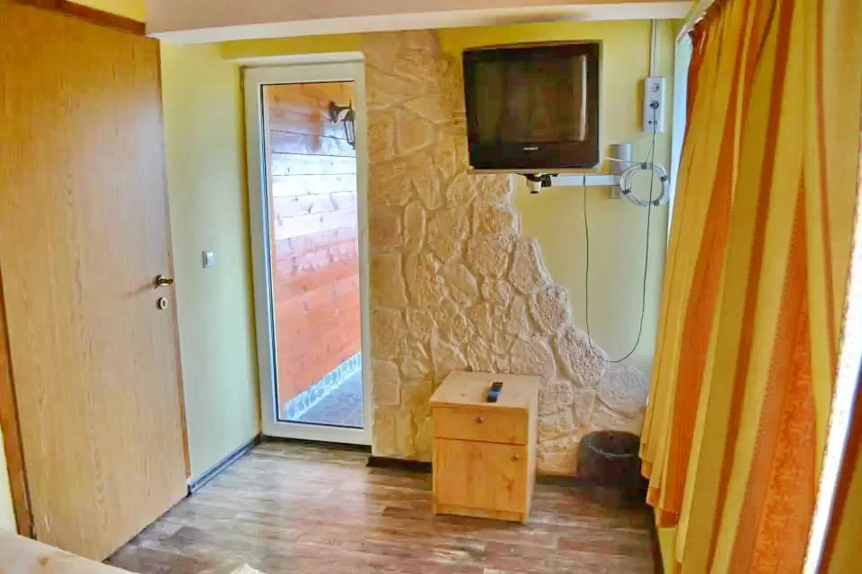 Lorău Cazare | Sat de vacanță (K0131-28) Imaginea poate fi supusă drepturilor de autor. Se recomandă contactarea titularului drepturilor.