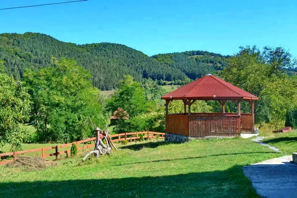 Cazare Bulz - Cabana Lorau | Remetelórév - Lorau Turistaház. Imaginea poate fi supusă drepturilor de autor. Se recomandă contactarea titularului drepturilor.