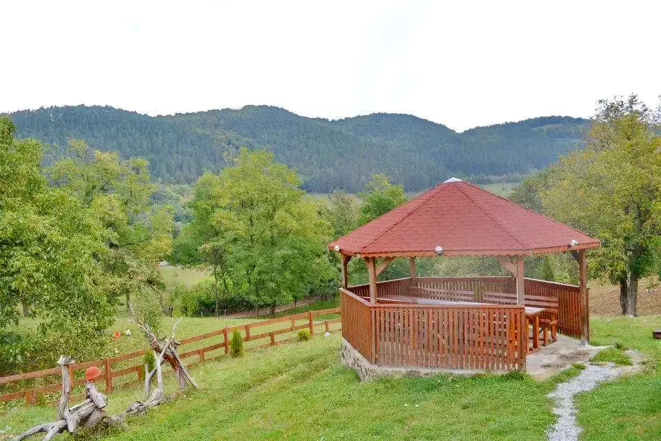 Cazare Bulz - Cabana Lorau | Remetelórév - Lorau Turistaház. Imaginea poate fi supusă drepturilor de autor. Se recomandă contactarea titularului drepturilor.