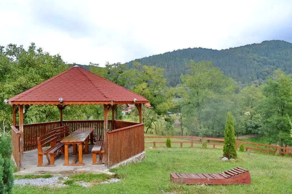 Cazare Bulz - Cabana Lorau | Remetelórév - Lorau Turistaház. Imaginea poate fi supusă drepturilor de autor. Se recomandă contactarea titularului drepturilor.