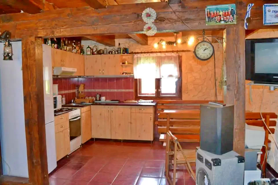Cazare Bulz - Cabana Lorau | Remetelórév - Lorau Turistaház. Imaginea poate fi supusă drepturilor de autor. Se recomandă contactarea titularului drepturilor.
