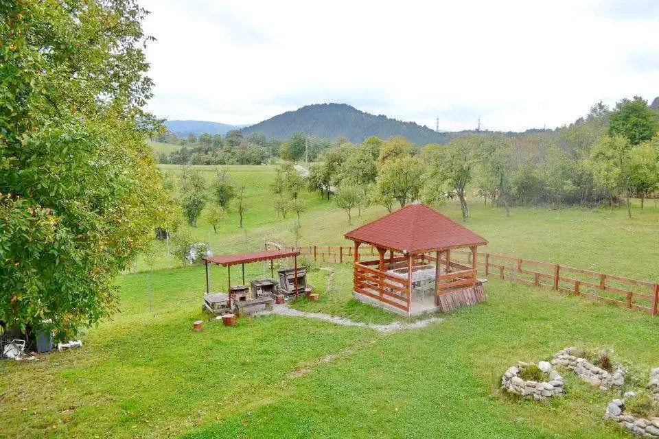 Cazare Bulz - Cabana Lorau | Remetelórév - Lorau Turistaház. Imaginea poate fi supusă drepturilor de autor. Se recomandă contactarea titularului drepturilor.
