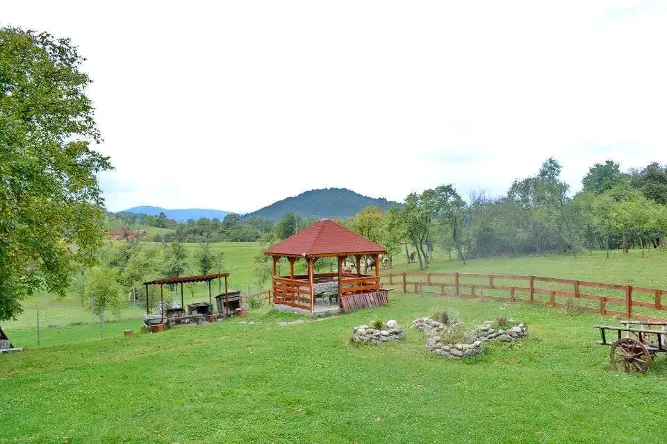 Lorău Cazare | Sat de vacanță (K0131-43) Imaginea poate fi supusă drepturilor de autor. Se recomandă contactarea titularului drepturilor.