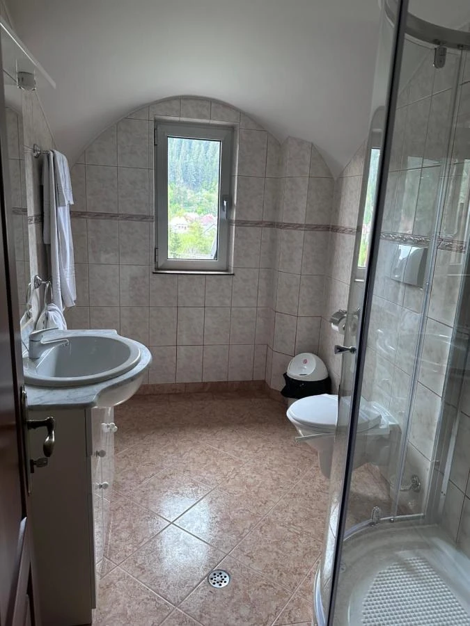 Câmpulung Moldovenesc Cazare | Pensiune turistică (K1564-23) Imaginea poate fi supusă drepturilor de autor. Se recomandă contactarea titularului drepturilor.