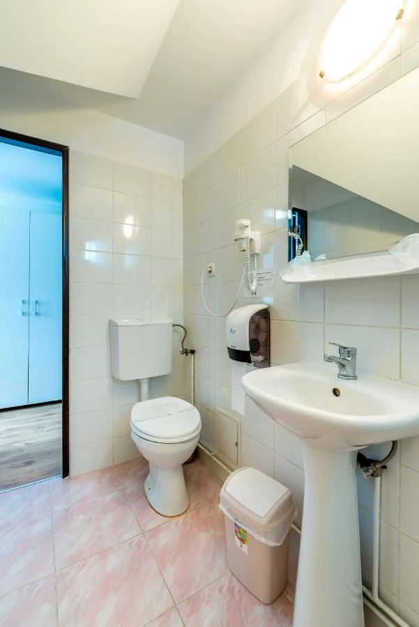 Nădășelu Cazare | Motel (K1447-20) Imaginea poate fi supusă drepturilor de autor. Se recomandă contactarea titularului drepturilor.