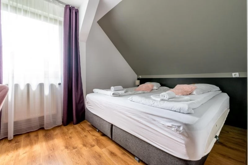 Nădășelu Cazare | Motel (K1447-21) Imaginea poate fi supusă drepturilor de autor. Se recomandă contactarea titularului drepturilor.