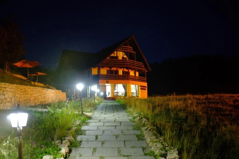 Nădășelu Cazare | Motel (K1447-46) Imaginea poate fi supusă drepturilor de autor. Se recomandă contactarea titularului drepturilor.