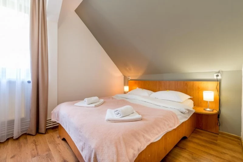 Nădășelu Cazare | Motel (K1447-57) Imaginea poate fi supusă drepturilor de autor. Se recomandă contactarea titularului drepturilor.