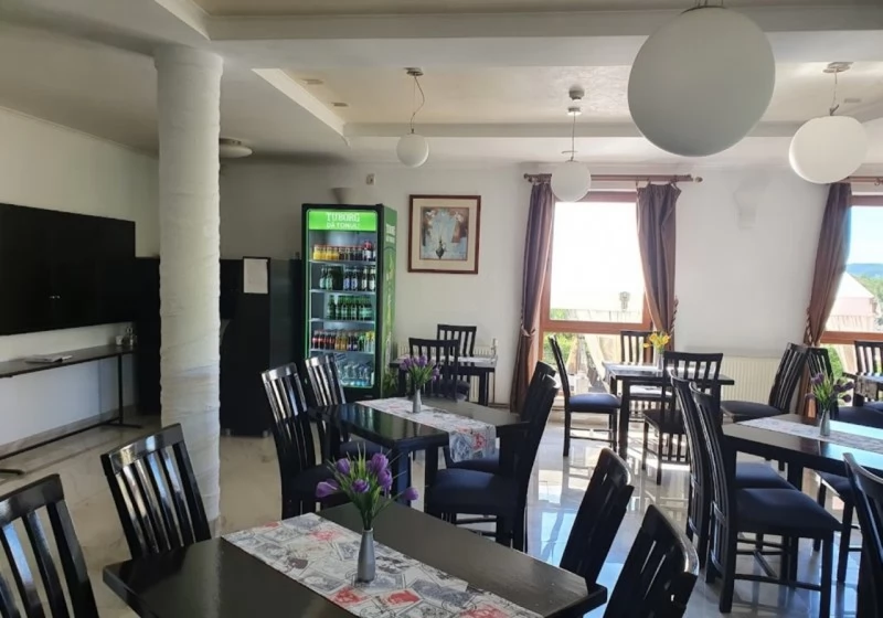 Nădășelu Cazare | Motel (K1447-61) Imaginea poate fi supusă drepturilor de autor. Se recomandă contactarea titularului drepturilor.