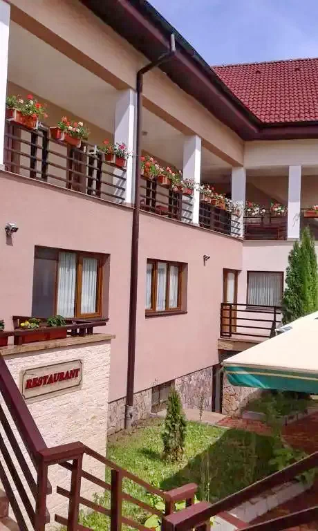 Petreștii de Sus Cazare | Motel (K0656-40) Imaginea poate fi supusă drepturilor de autor. Se recomandă contactarea titularului drepturilor.