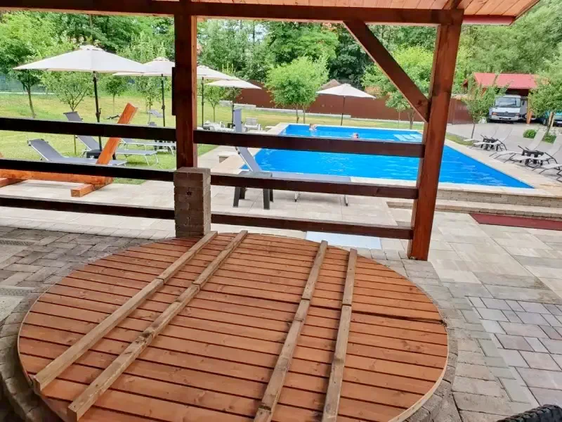 Corund Cazare | Cabană (K0412-15) Imaginea poate fi supusă drepturilor de autor. Se recomandă contactarea titularului drepturilor.