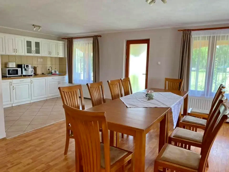 Farkaslaka Szállás | Kulcsosház (K1123-5) A kép szerzői jogvédelem alatt állhat. Javasolt a kapcsolatfelvétel a jog tulajdonossal.