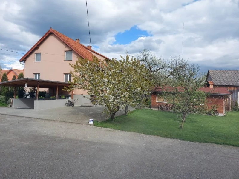 Csíkdelne Szállás | Kulcsosház / Turisztikai faház (K0228-1) A kép szerzői jogvédelem alatt állhat. Javasolt a kapcsolatfelvétel a jog tulajdonossal.