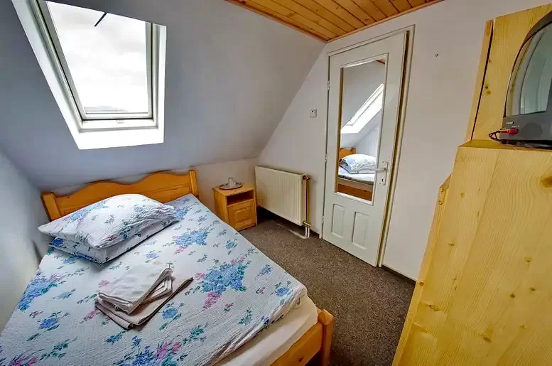 Gyimesközéplok Szállás | Motel (K0805-16) A kép szerzői jogvédelem alatt állhat. Javasolt a kapcsolatfelvétel a jog tulajdonossal.