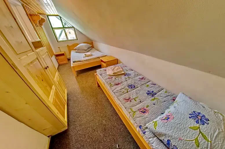 Gyimesközéplok Szállás | Motel (K0805-18) A kép szerzői jogvédelem alatt állhat. Javasolt a kapcsolatfelvétel a jog tulajdonossal.