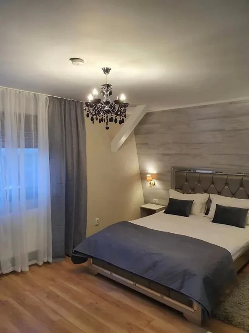 Deva Cazare | Căsuțe tip camping (K1474-45) Imaginea poate fi supusă drepturilor de autor. Se recomandă contactarea titularului drepturilor.