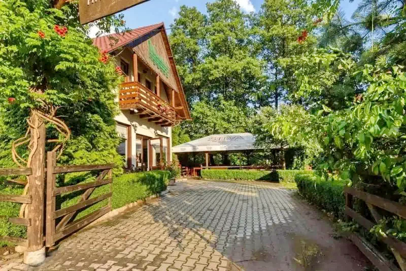 Câmpu Cetății Cazare | Căsuțe tip camping (K1001-1) Imaginea poate fi supusă drepturilor de autor. Se recomandă contactarea titularului drepturilor.