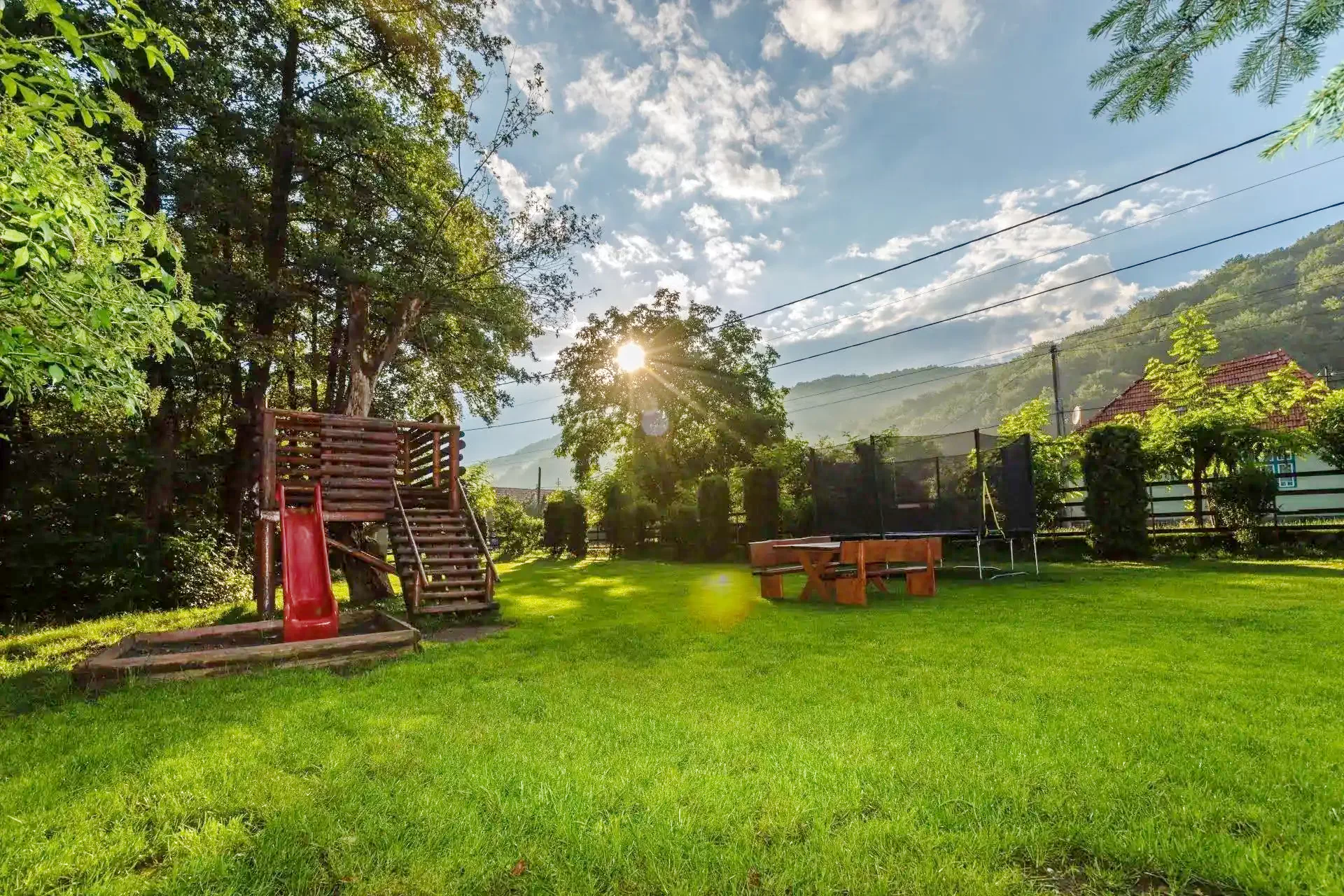 Câmpu Cetății Cazare | Căsuțe tip camping (K1001-7) Imaginea poate fi supusă drepturilor de autor. Se recomandă contactarea titularului drepturilor.