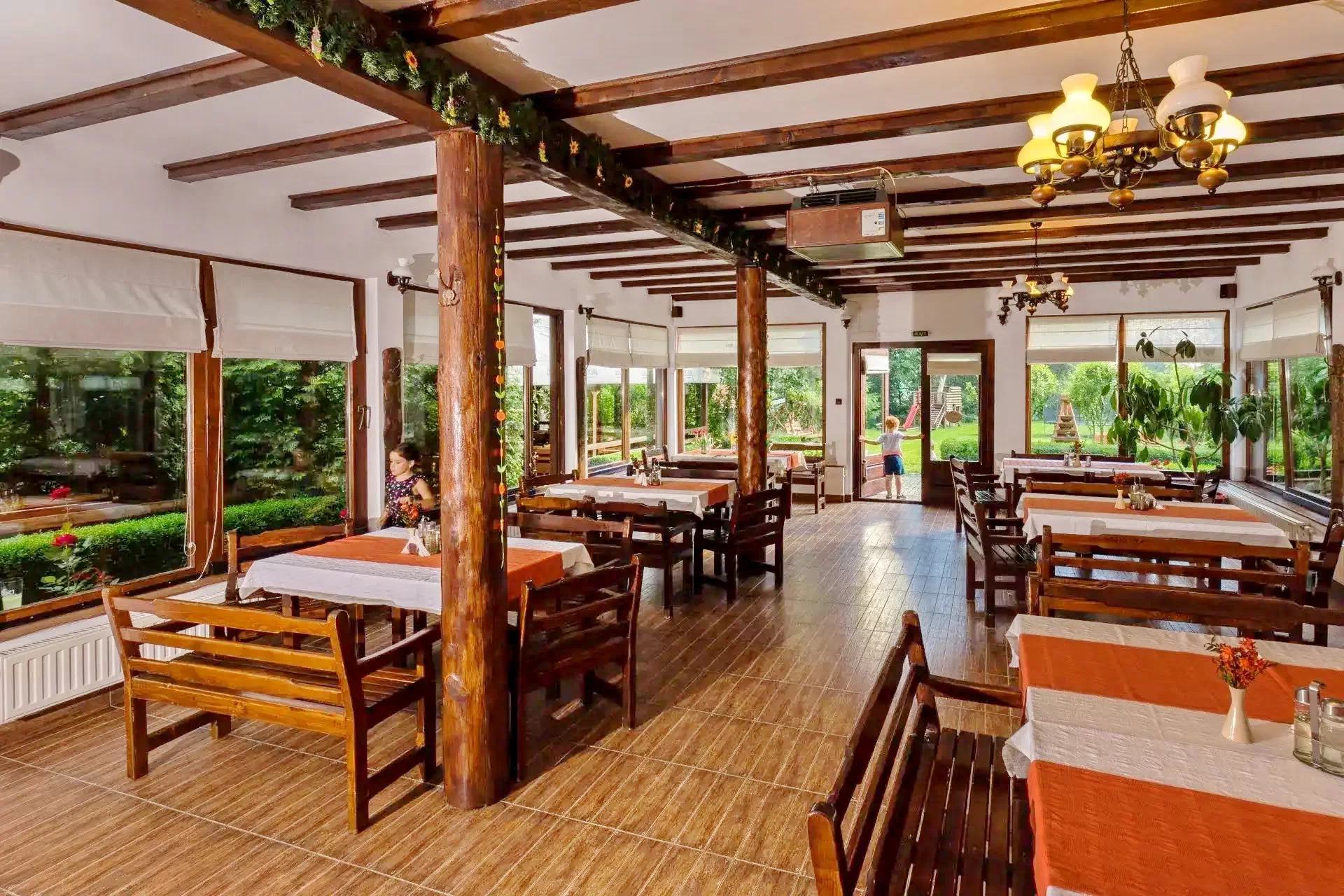 Câmpu Cetății Cazare | Căsuțe tip camping (K1001-14) Imaginea poate fi supusă drepturilor de autor. Se recomandă contactarea titularului drepturilor.