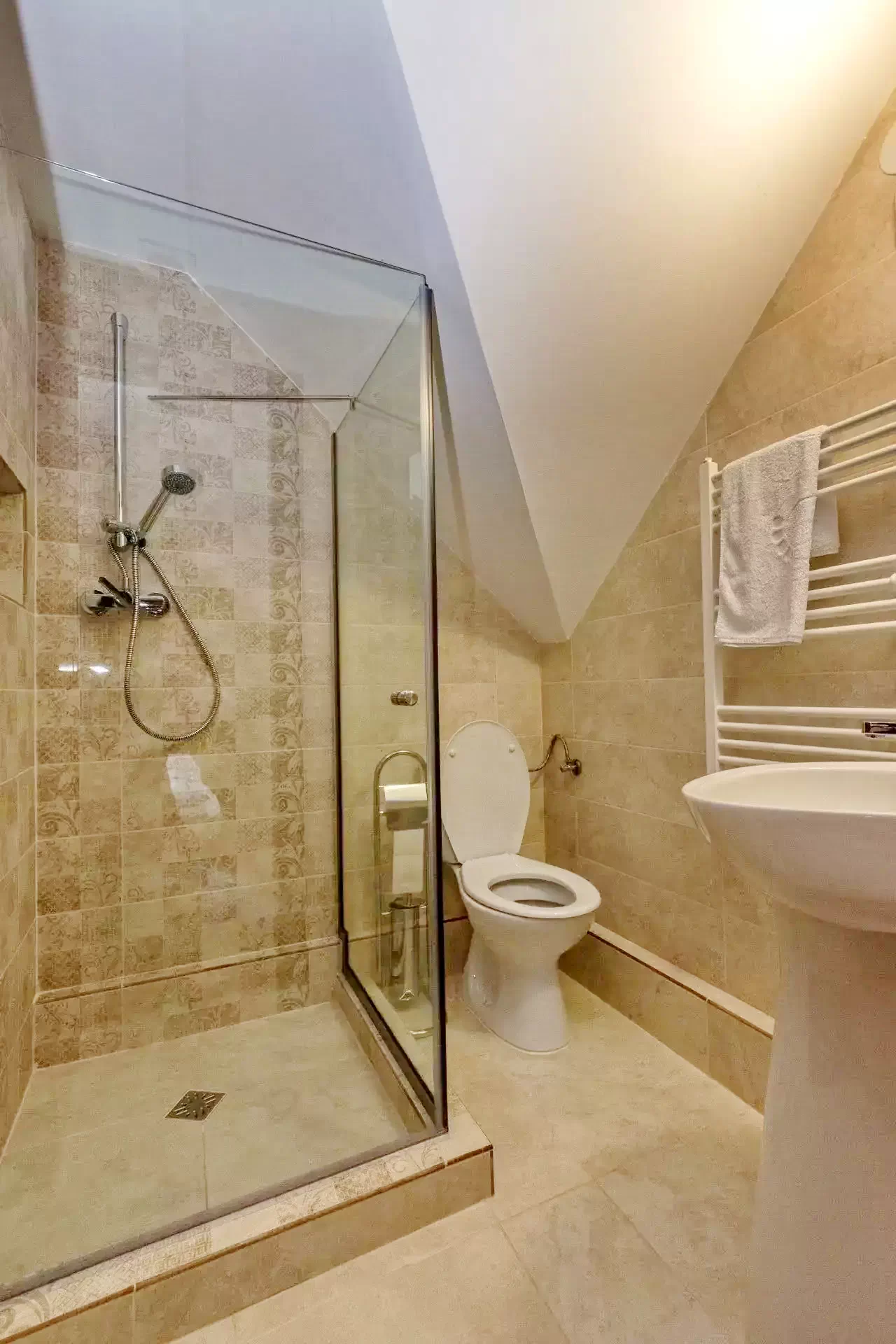 Câmpu Cetății Cazare | Căsuțe tip camping (K1001-23) Imaginea poate fi supusă drepturilor de autor. Se recomandă contactarea titularului drepturilor.