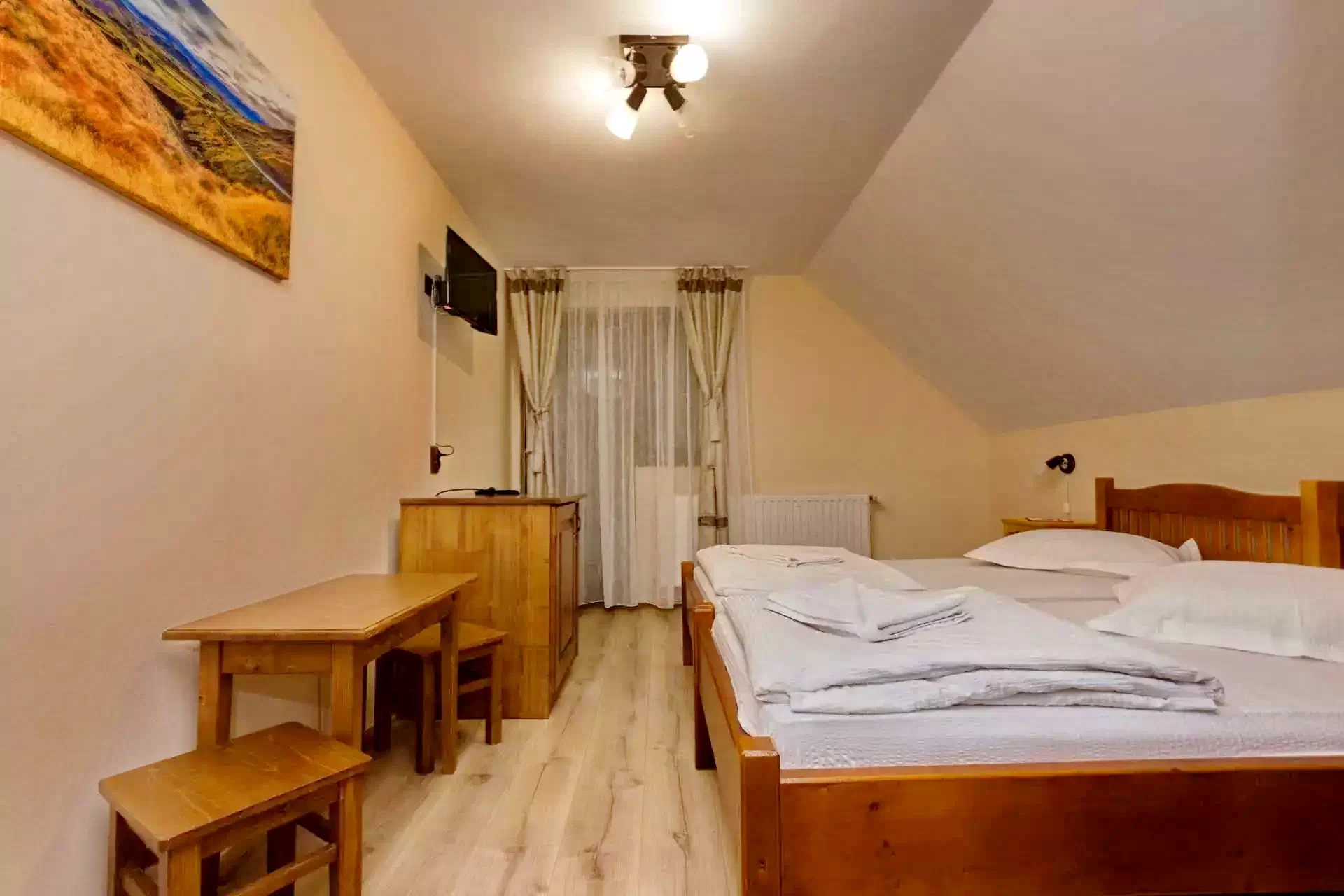 Câmpu Cetății Cazare | Căsuțe tip camping (K1001-24) Imaginea poate fi supusă drepturilor de autor. Se recomandă contactarea titularului drepturilor.