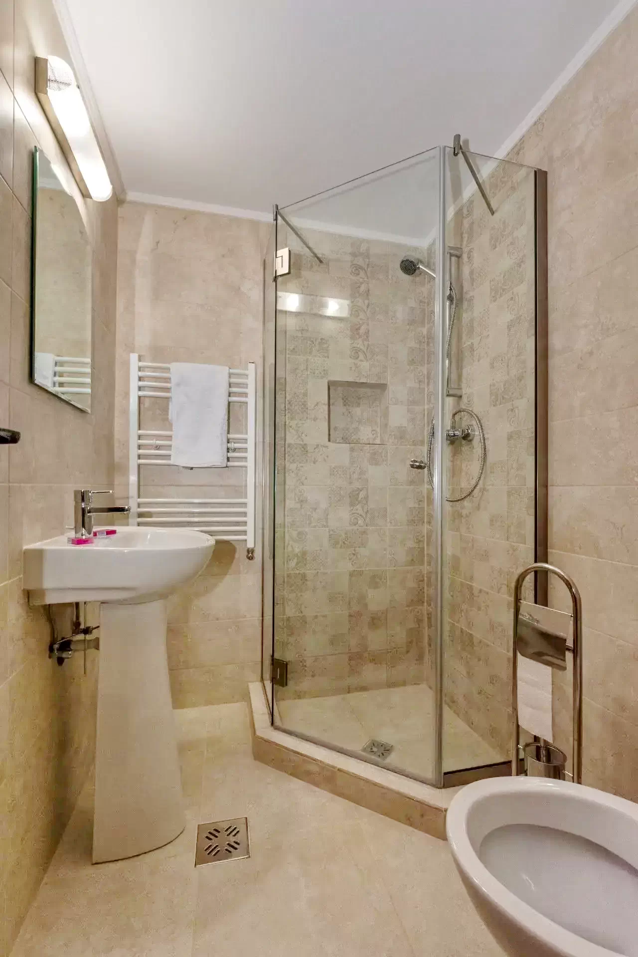 Vármező Szállás | Kemping faházak (K1001-25) A kép szerzői jogvédelem alatt állhat. Javasolt a kapcsolatfelvétel a jog tulajdonossal.