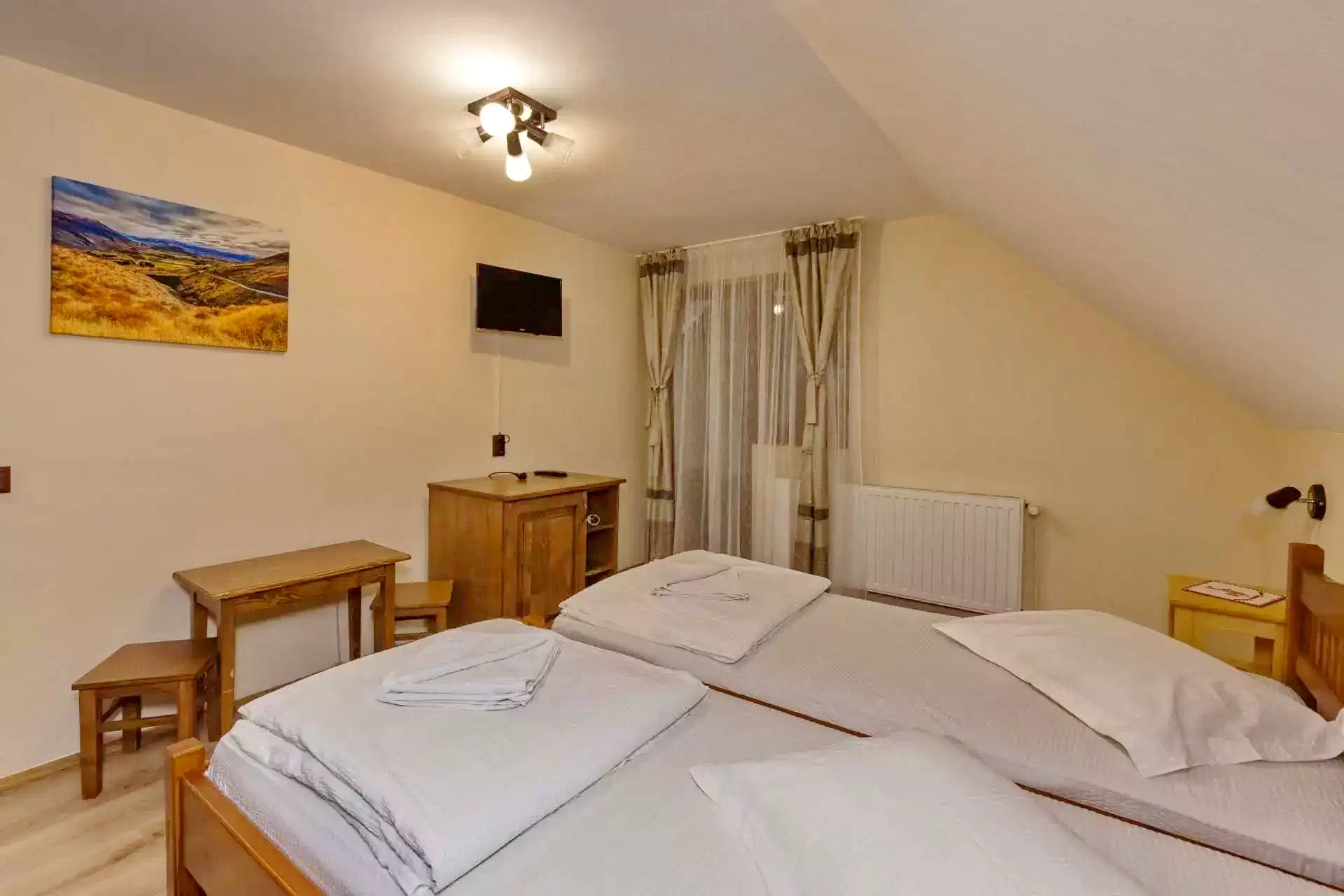 Câmpu Cetății Cazare | Căsuțe tip camping (K1001-26) Imaginea poate fi supusă drepturilor de autor. Se recomandă contactarea titularului drepturilor.