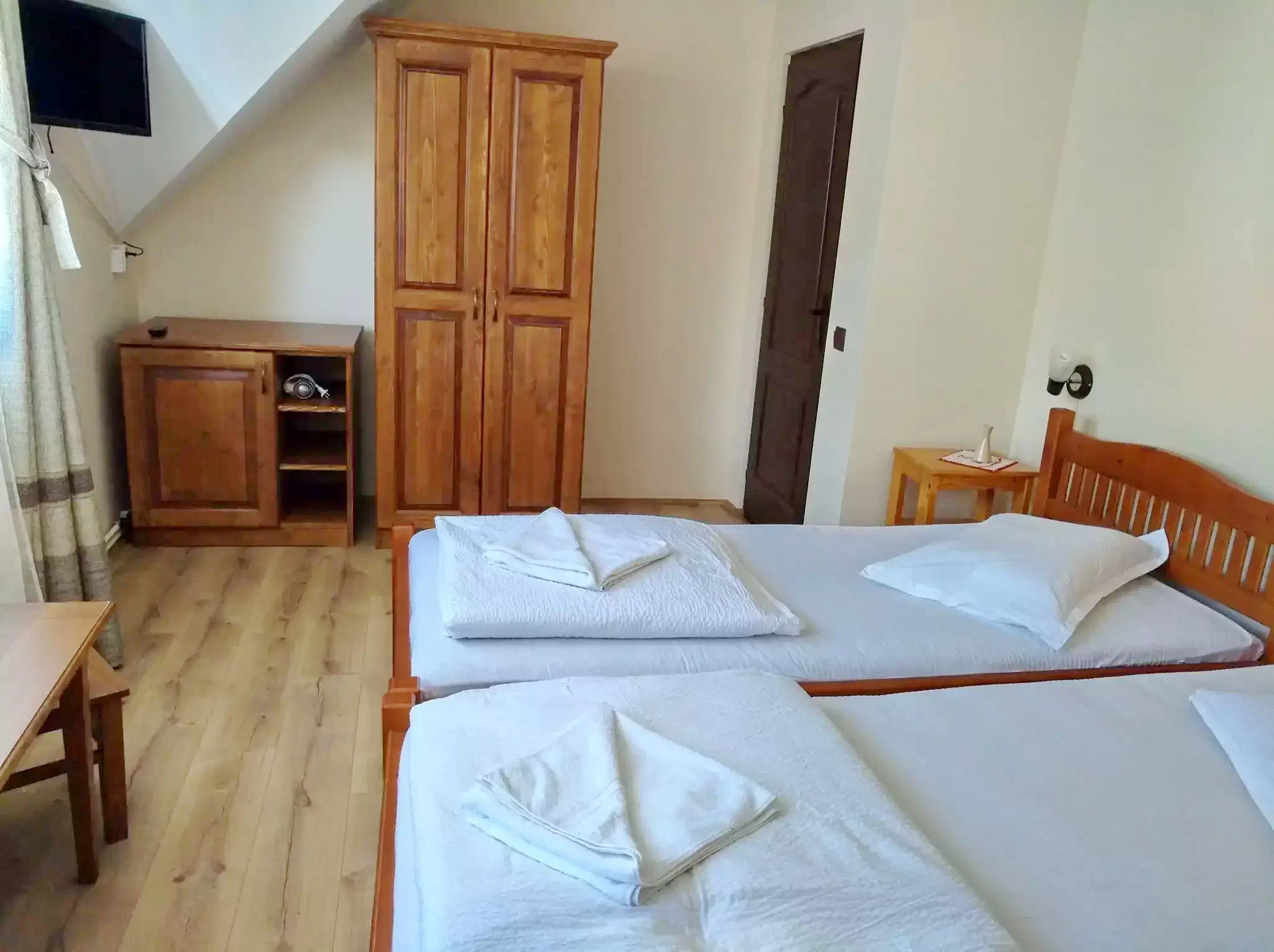 Câmpu Cetății Cazare | Căsuțe tip camping (K1001-31) Imaginea poate fi supusă drepturilor de autor. Se recomandă contactarea titularului drepturilor.