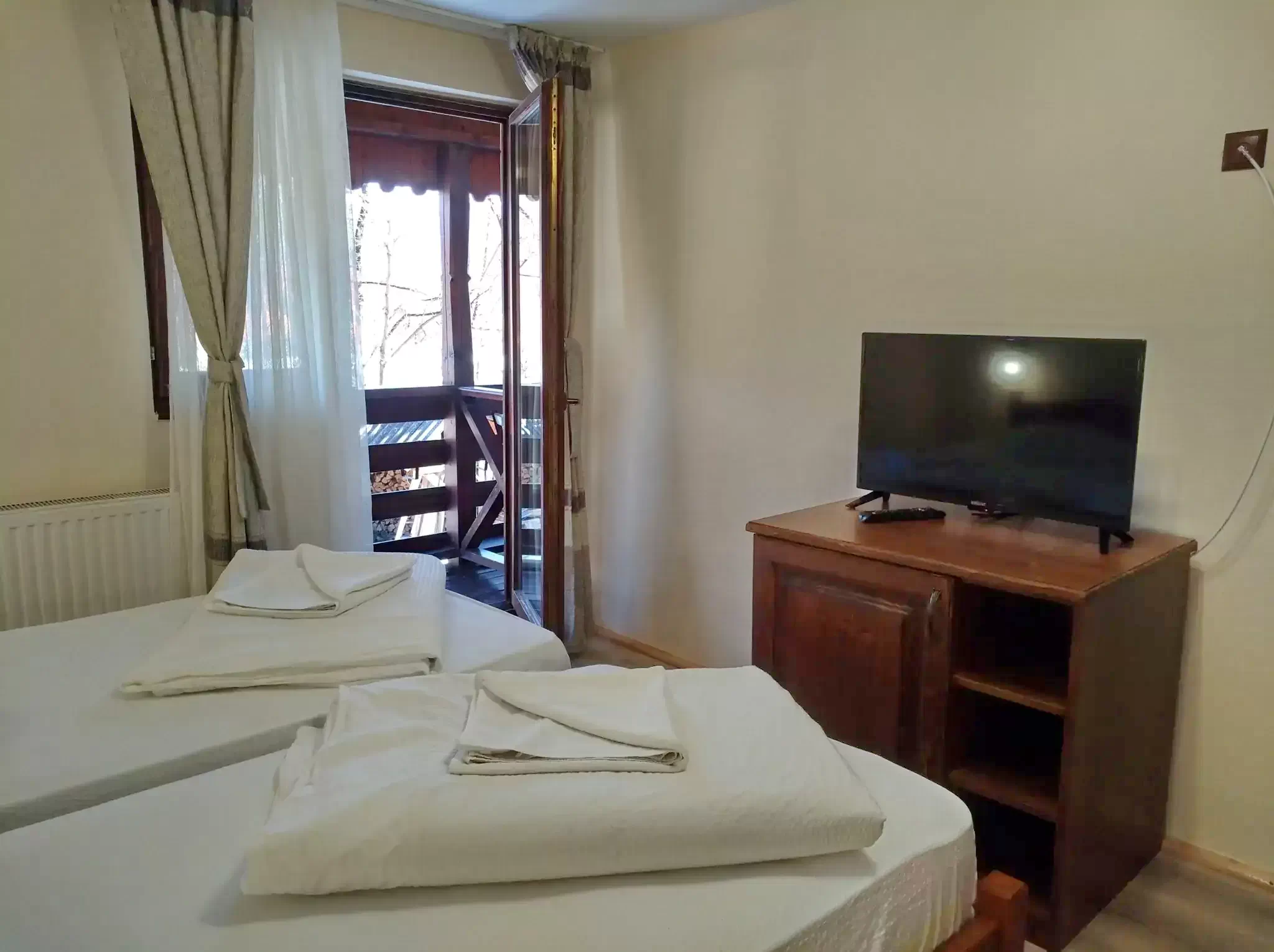 Câmpu Cetății Cazare | Căsuțe tip camping (K1001-45) Imaginea poate fi supusă drepturilor de autor. Se recomandă contactarea titularului drepturilor.