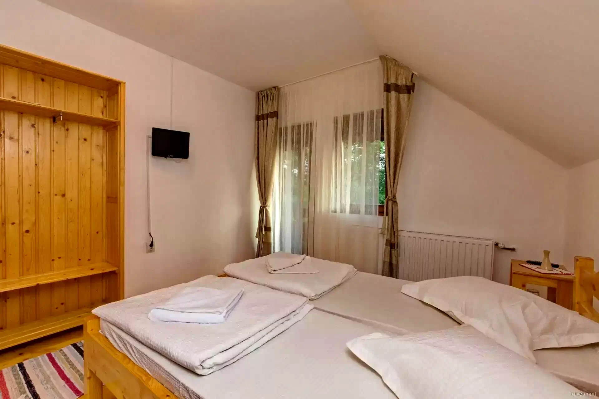 Câmpu Cetății Cazare | Căsuțe tip camping (K1001-46) Imaginea poate fi supusă drepturilor de autor. Se recomandă contactarea titularului drepturilor.