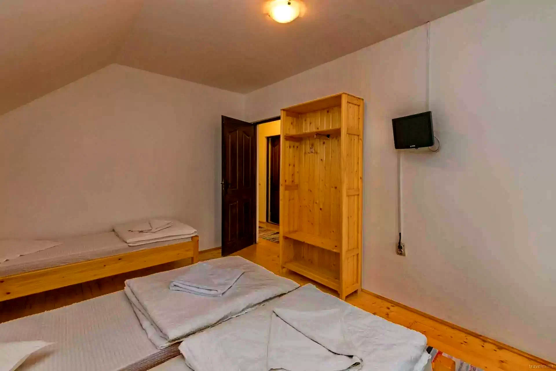 Câmpu Cetății Cazare | Căsuțe tip camping (K1001-48) Imaginea poate fi supusă drepturilor de autor. Se recomandă contactarea titularului drepturilor.