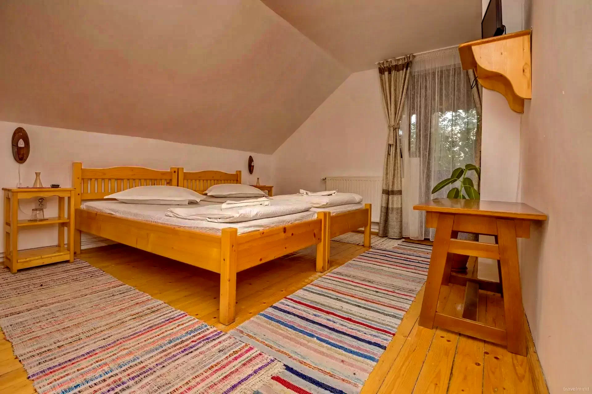 Câmpu Cetății Cazare | Căsuțe tip camping (K1001-53) Imaginea poate fi supusă drepturilor de autor. Se recomandă contactarea titularului drepturilor.