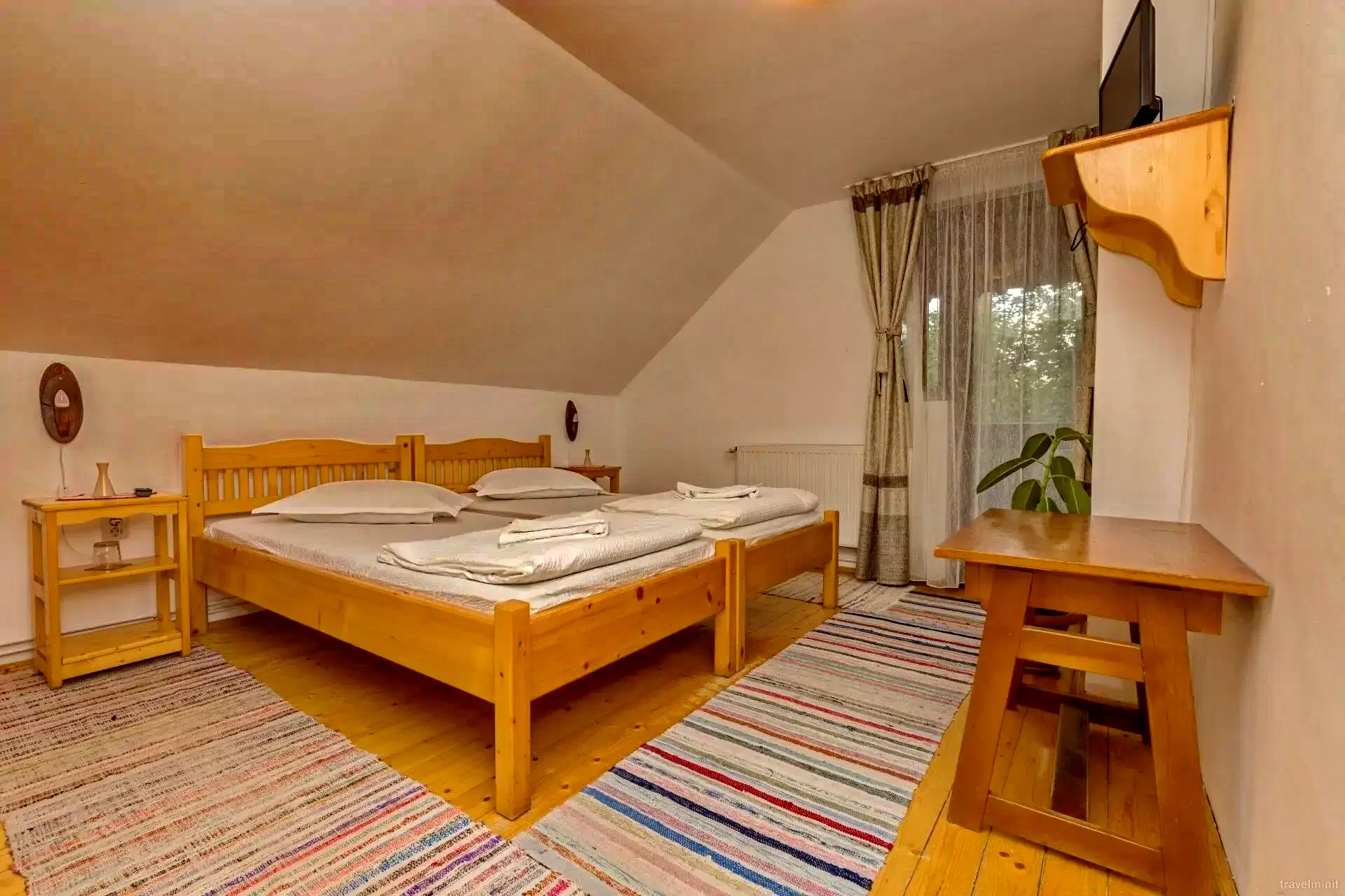 Câmpu Cetății Cazare | Căsuțe tip camping (K1001-54) Imaginea poate fi supusă drepturilor de autor. Se recomandă contactarea titularului drepturilor.