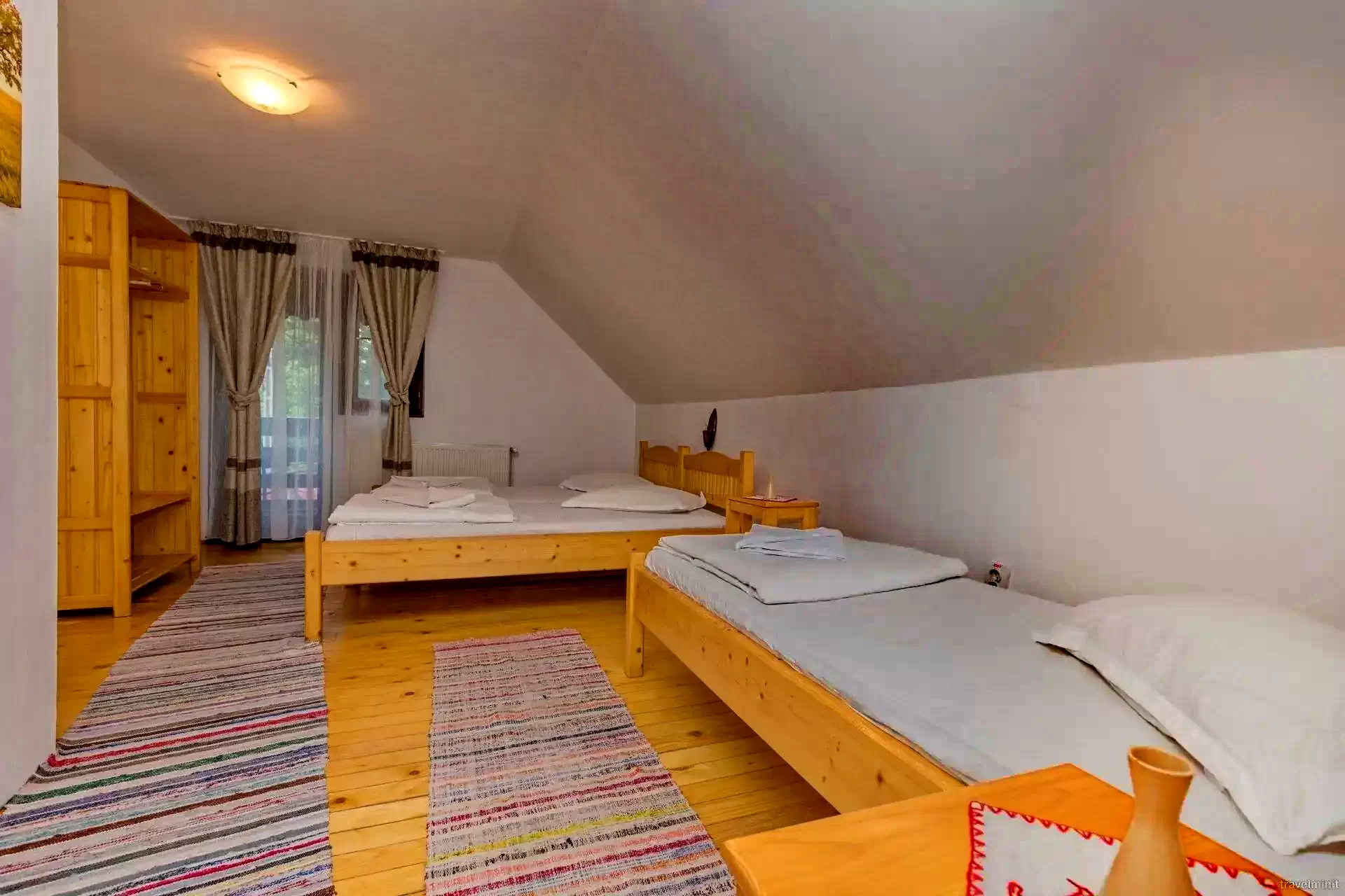 Câmpu Cetății Cazare | Căsuțe tip camping (K1001-56) Imaginea poate fi supusă drepturilor de autor. Se recomandă contactarea titularului drepturilor.