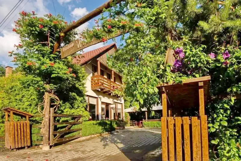 Câmpu Cetății Cazare | Căsuțe tip camping (K1001-73) Imaginea poate fi supusă drepturilor de autor. Se recomandă contactarea titularului drepturilor.