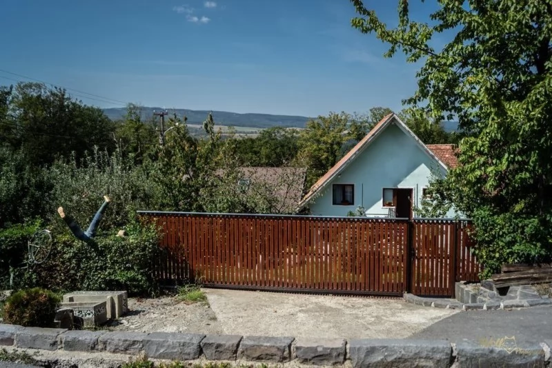 Szováta Szállás | Vendégház (K0182-7) A kép szerzői jogvédelem alatt állhat. Javasolt a kapcsolatfelvétel a jog tulajdonossal. Szováta Szállás | Vendégház (K0182-7) A kép szerzői jogvédelem alatt állhat. Javasolt a kapcsolatfelvétel a jog tulajdonossal.