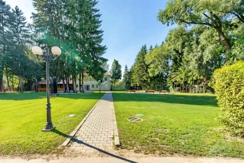 Arcuș Cazare | Vilă turistică (K0763-4) Imaginea poate fi supusă drepturilor de autor. Se recomandă contactarea titularului drepturilor.