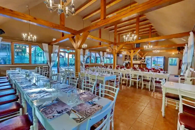 Arcuș Cazare | Hostel (K0763-13) Imaginea poate fi supusă drepturilor de autor. Se recomandă contactarea titularului drepturilor.