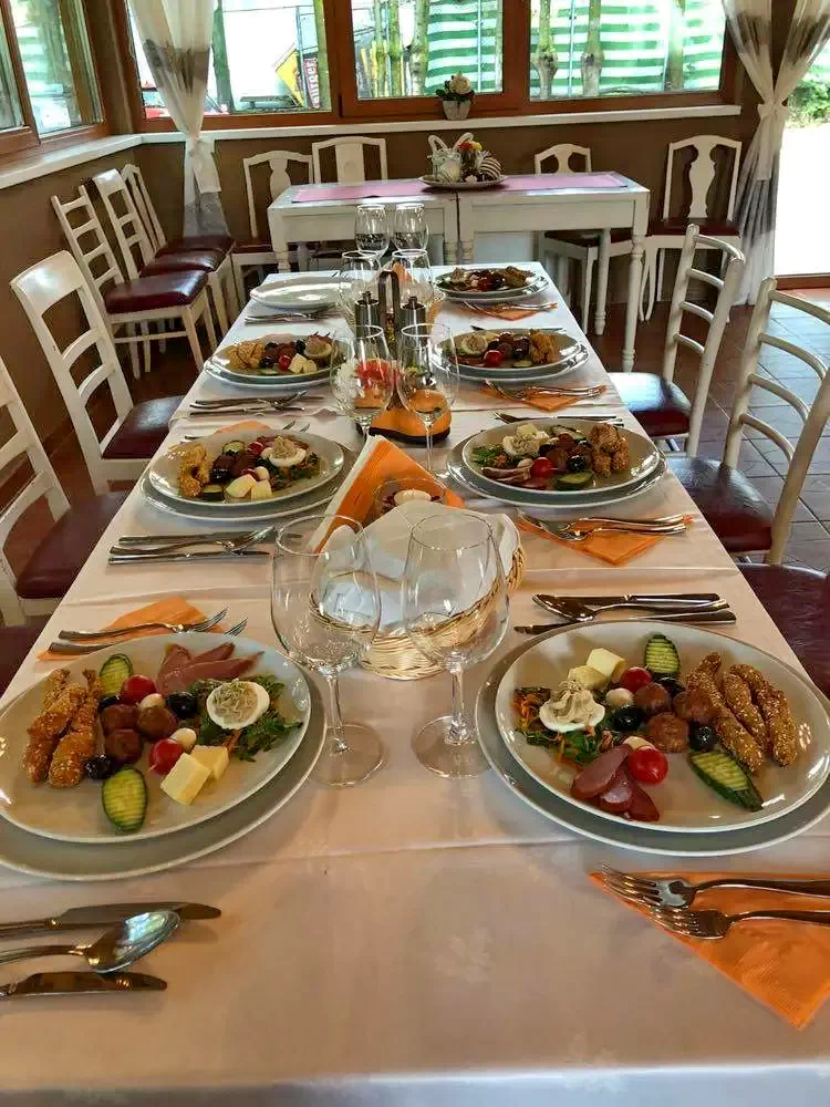 Arcuș Cazare | Vilă turistică (K0763-14) Imaginea poate fi supusă drepturilor de autor. Se recomandă contactarea titularului drepturilor.