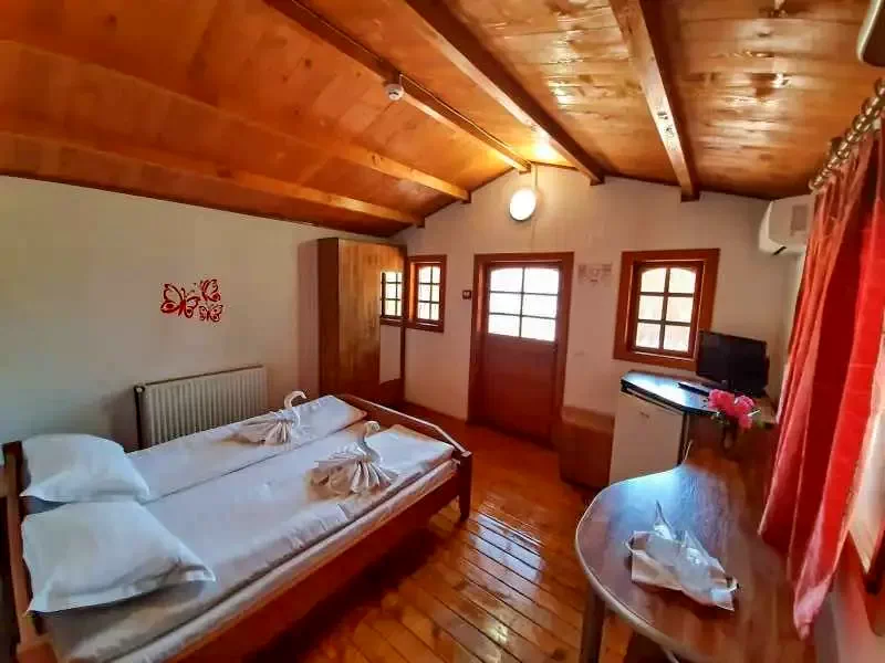 Herkulesfürdő Szállás | Motel (K0891-20) A kép szerzői jogvédelem alatt állhat. Javasolt a kapcsolatfelvétel a jog tulajdonossal.