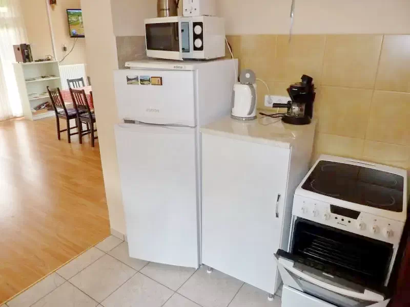 Ivó Szállás | Kulcsosház (K0012-7) A kép szerzői jogvédelem alatt állhat. Javasolt a kapcsolatfelvétel a jog tulajdonossal. Ivó Szállás | Kulcsosház (K0012-7) A kép szerzői jogvédelem alatt állhat. Javasolt a kapcsolatfelvétel a jog tulajdonossal.