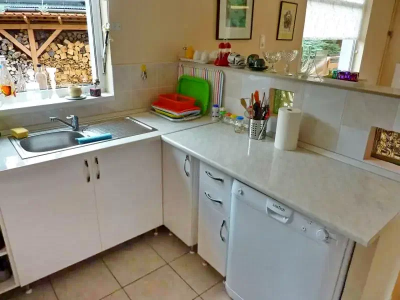 Izvoare Cazare | Sat de vacanță (K0012-8) Imaginea poate fi supusă drepturilor de autor. Se recomandă contactarea titularului drepturilor.