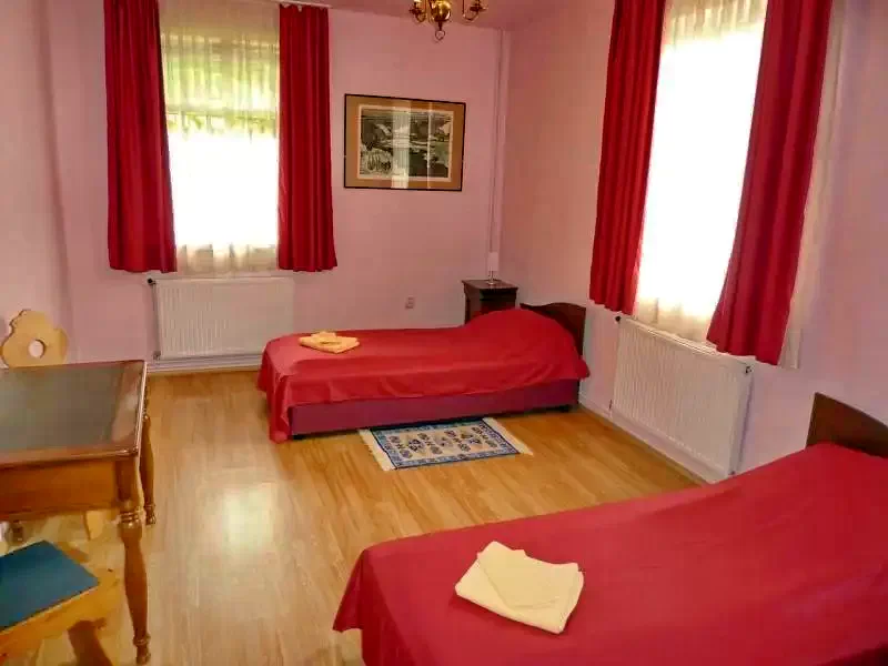 Izvoare Cazare | Sat de vacanță (K0012-11) Imaginea poate fi supusă drepturilor de autor. Se recomandă contactarea titularului drepturilor.