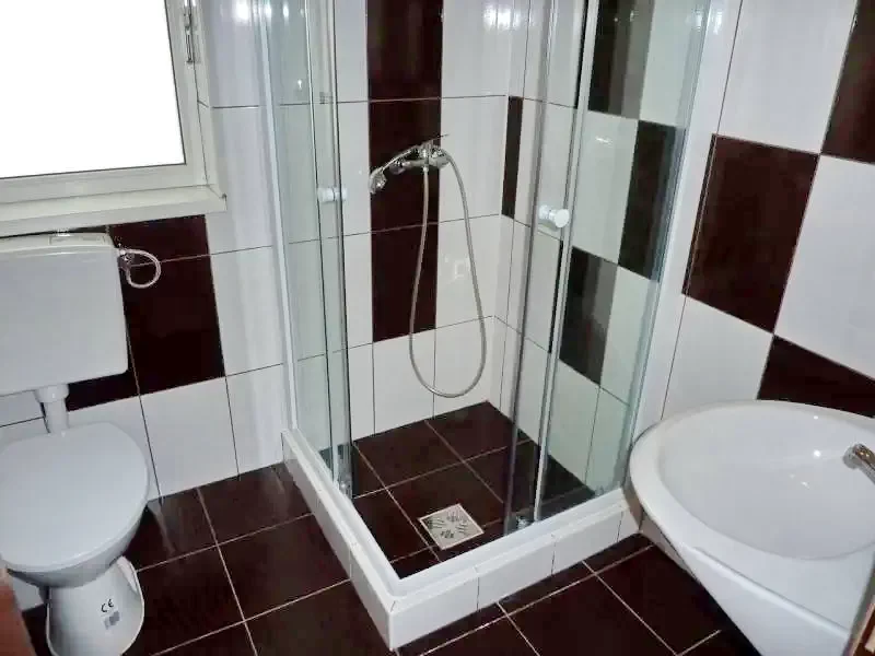 Izvoare Cazare | Sat de vacanță (K0012-21) Imaginea poate fi supusă drepturilor de autor. Se recomandă contactarea titularului drepturilor.