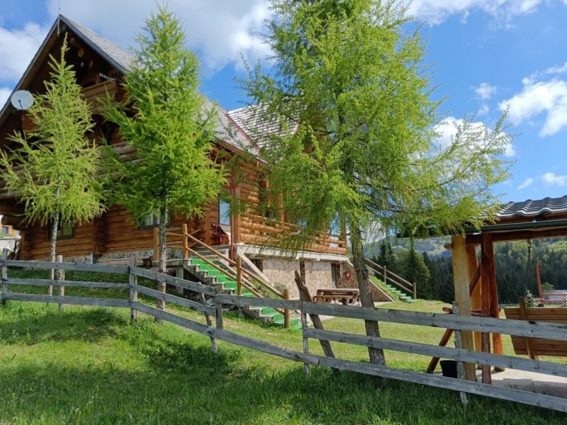 Gârda de Sus Cazare | Pensiune (K0837-3) Imaginea poate fi supusă drepturilor de autor. Se recomandă contactarea titularului drepturilor. Gârda de Sus Cazare | Pensiune (K0837-3) Imaginea poate fi supusă drepturilor de autor. Se recomandă contactarea titularului drepturilor.