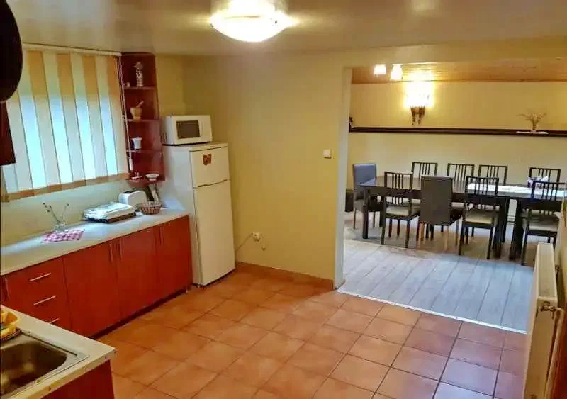 Szováta Szállás | Kulcsosház (K0218-7) A kép szerzői jogvédelem alatt állhat. Javasolt a kapcsolatfelvétel a jog tulajdonossal. Szováta Szállás | Kulcsosház (K0218-7) A kép szerzői jogvédelem alatt állhat. Javasolt a kapcsolatfelvétel a jog tulajdonossal.